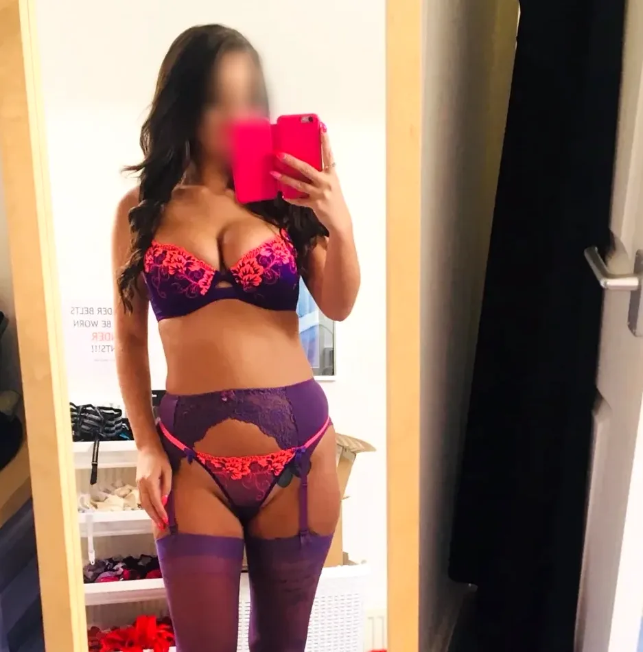 Sanne, 33