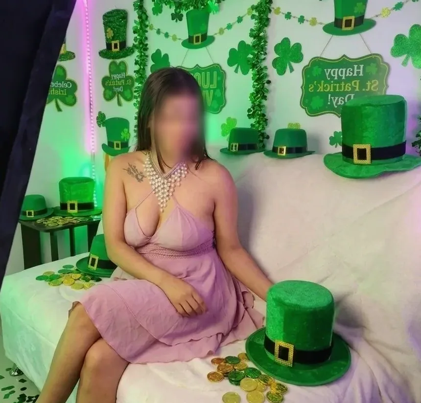 Tina, 27